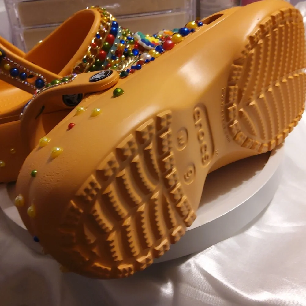 Custom CROCS size 9 AUTISM IMSPIRED NWOT - Picture 6 of 6